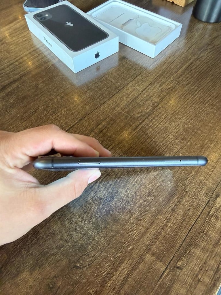Sahibinden temiz iPhone 11 - 8