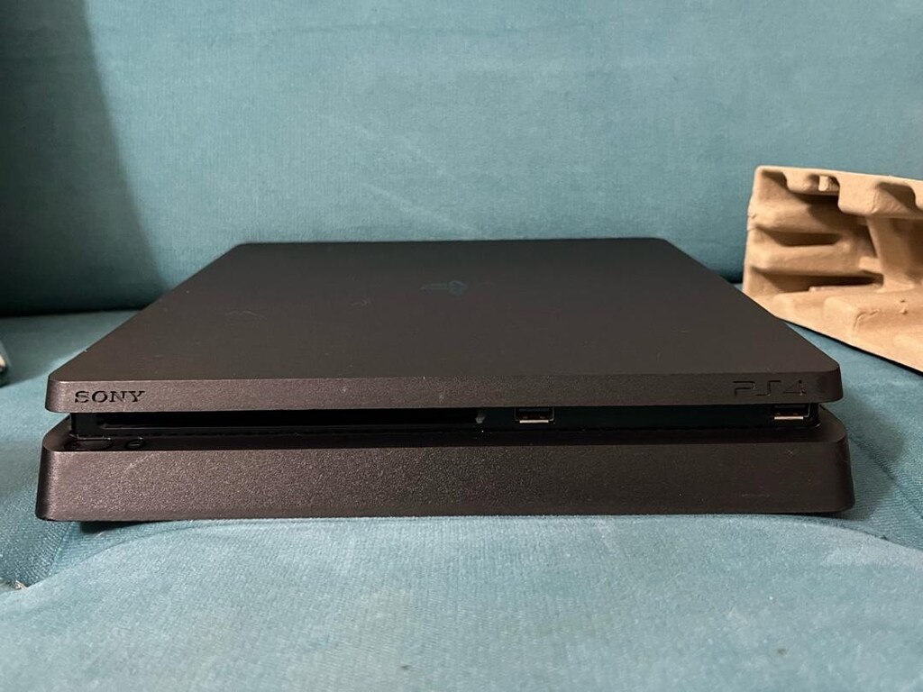 KUTULU PLAYSTATİON 4 SLİM - 2