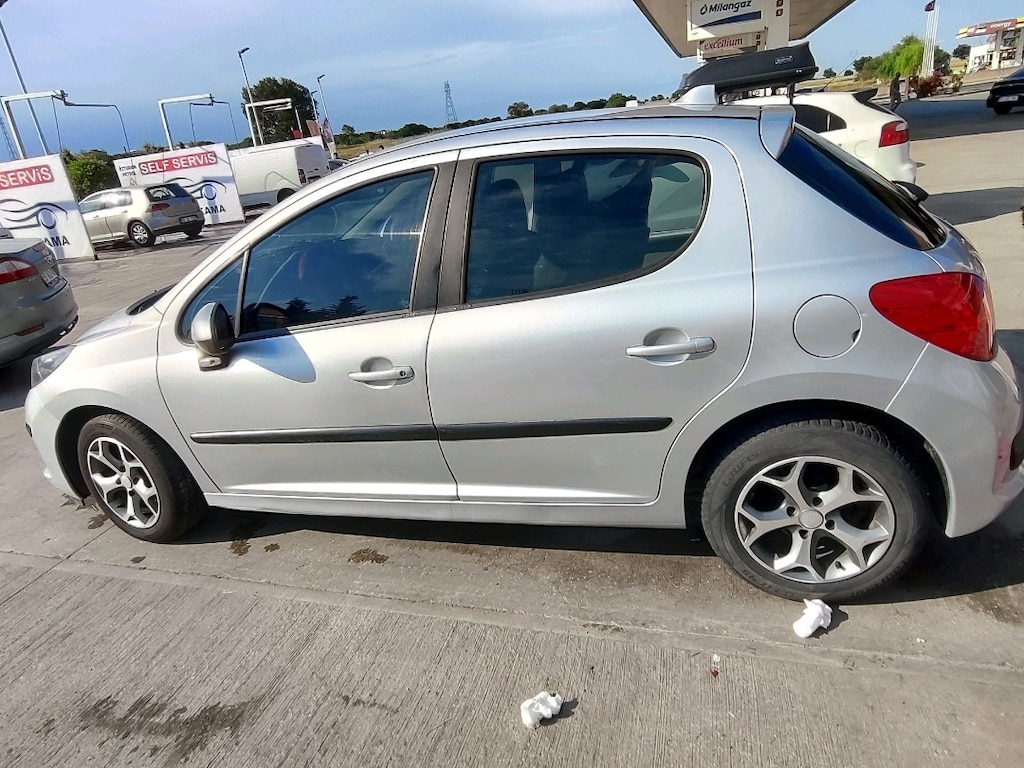 Peugeot 207 - 4