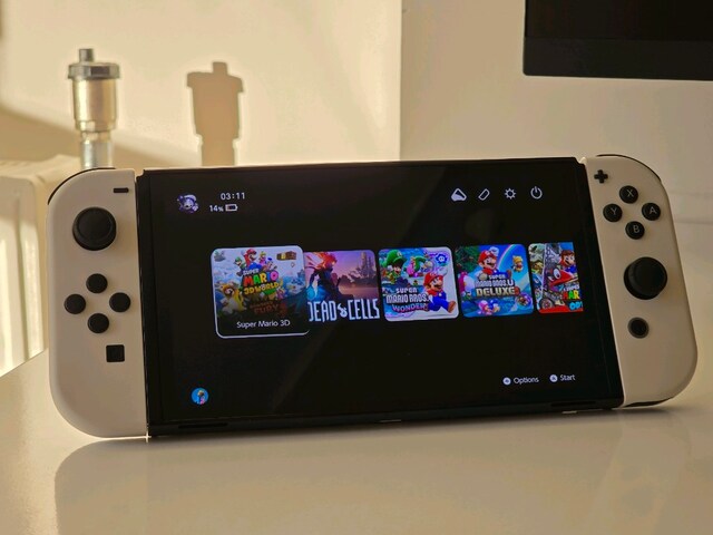 Nintendo Switch OLED (Beyaz) Çipli, CFW kurulu, kutulu.