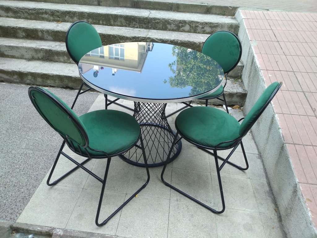 ŞIK VE MODERN: METAL PROFİL FÜME CAM TABLALI MASA VE 4 SANDALYE TAKIMI - 5