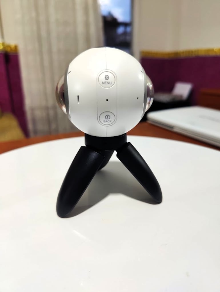 SAMSUNG GEAR 360 YÜKSEK ÇÖZÜNÜRLÜKLÜ KAMERA + 8GB SD KART + GÜNCEL APK - 3