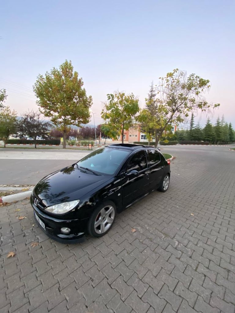 Siyah Hatchback Araba - 6