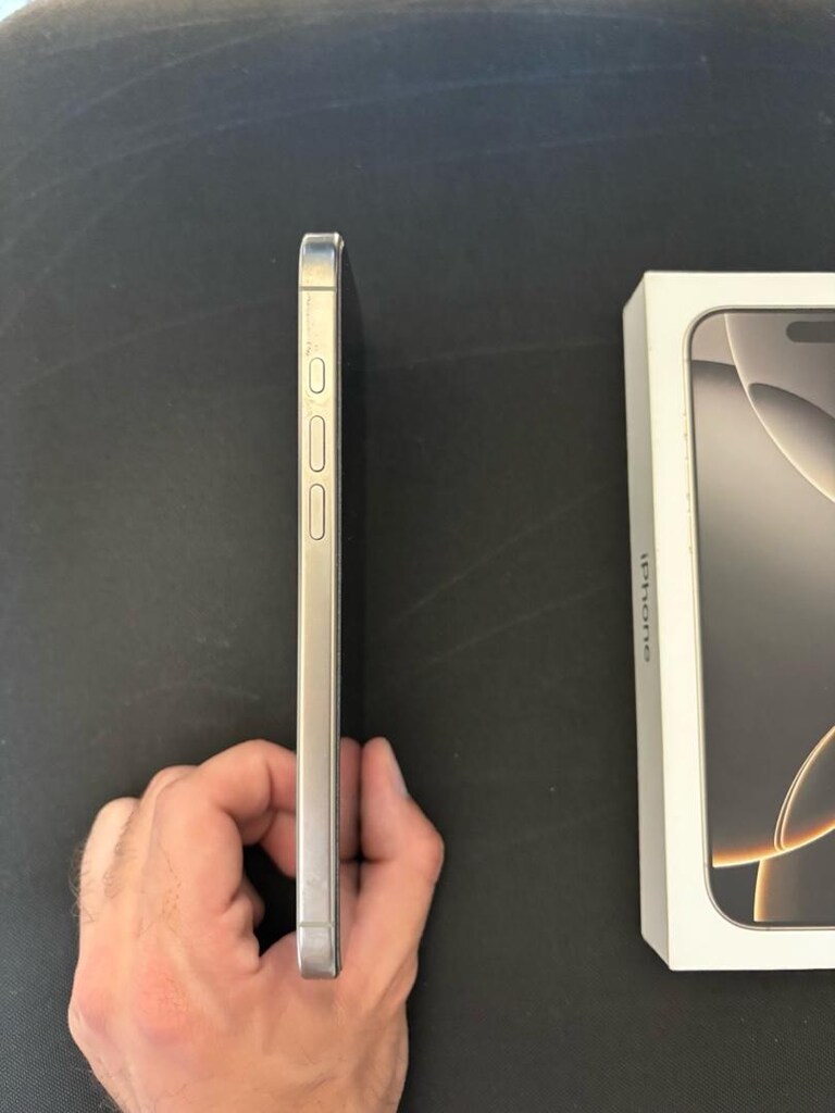 iPhone 16 Pro Max 256 GB Natural Titanium - 7