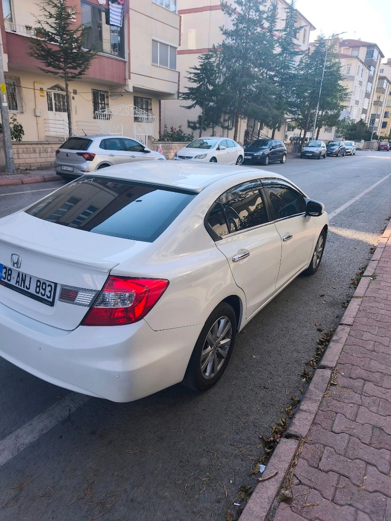 2014 model Civic FB 7 Eco premium hasar kayıtsız temiz bakımlı - 5