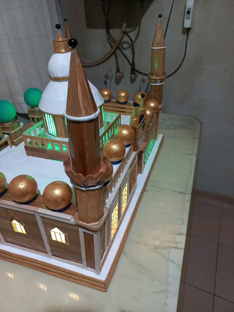Led ışıklı 4 minareli el yapımı ahşap cami maketi - 8