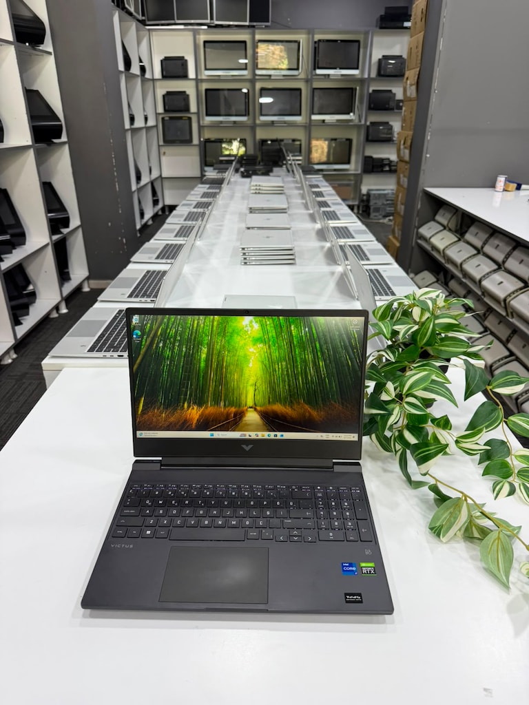 HP VİCTUS 15-FA0000NT i7 12700H 16GB 512GB RTX3050 6GB 15.6" - 4