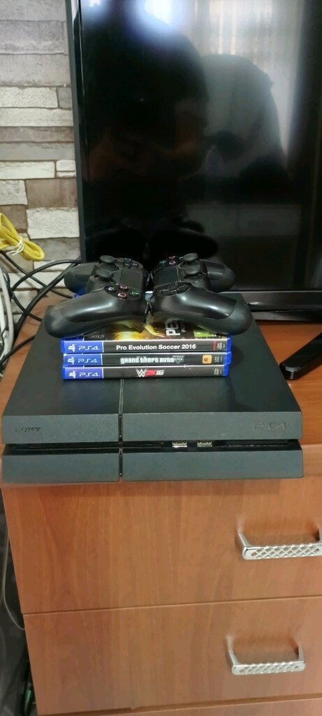 PS4 + 2 KOL + 3 OYUN - 11