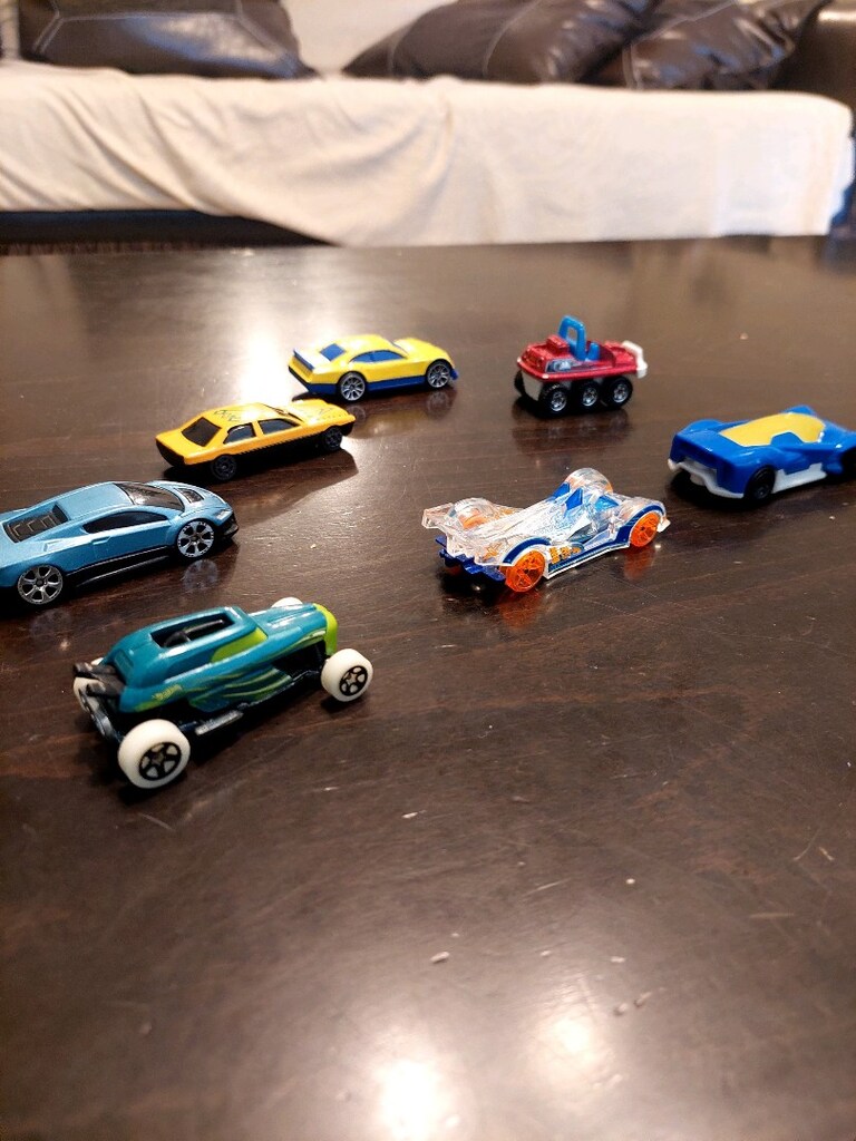 küçük demir araba seti ( 7 li) hotwheels (3 tanesi) - 3