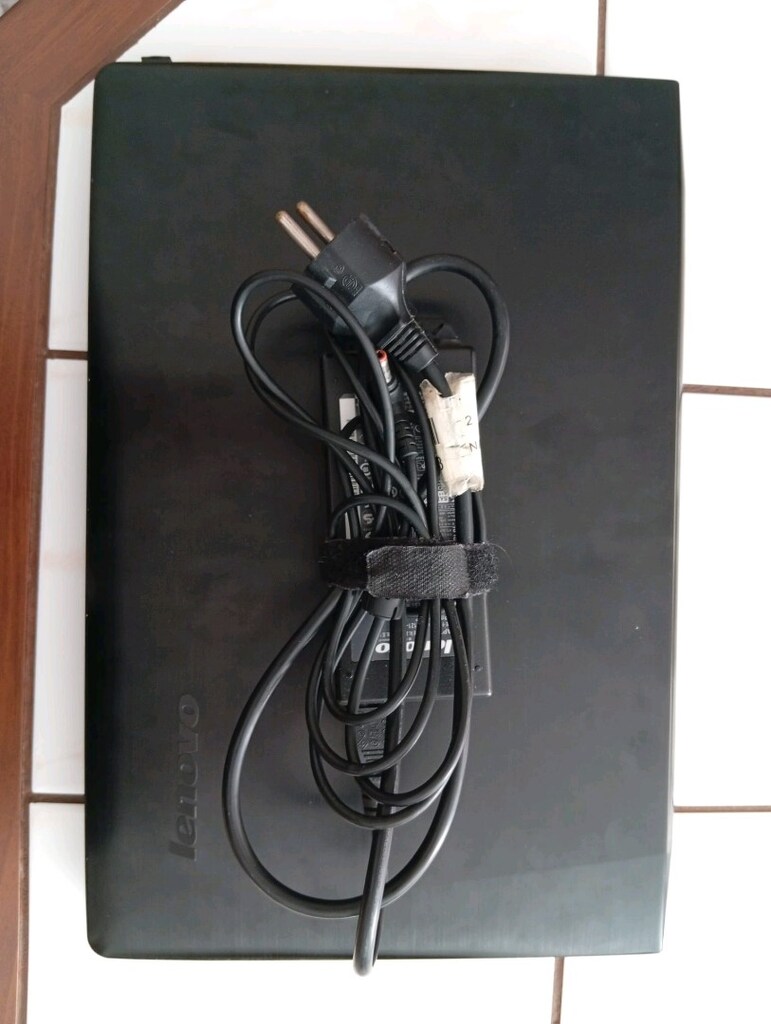 Lenovo IdeaPad Y500 laptop - 3