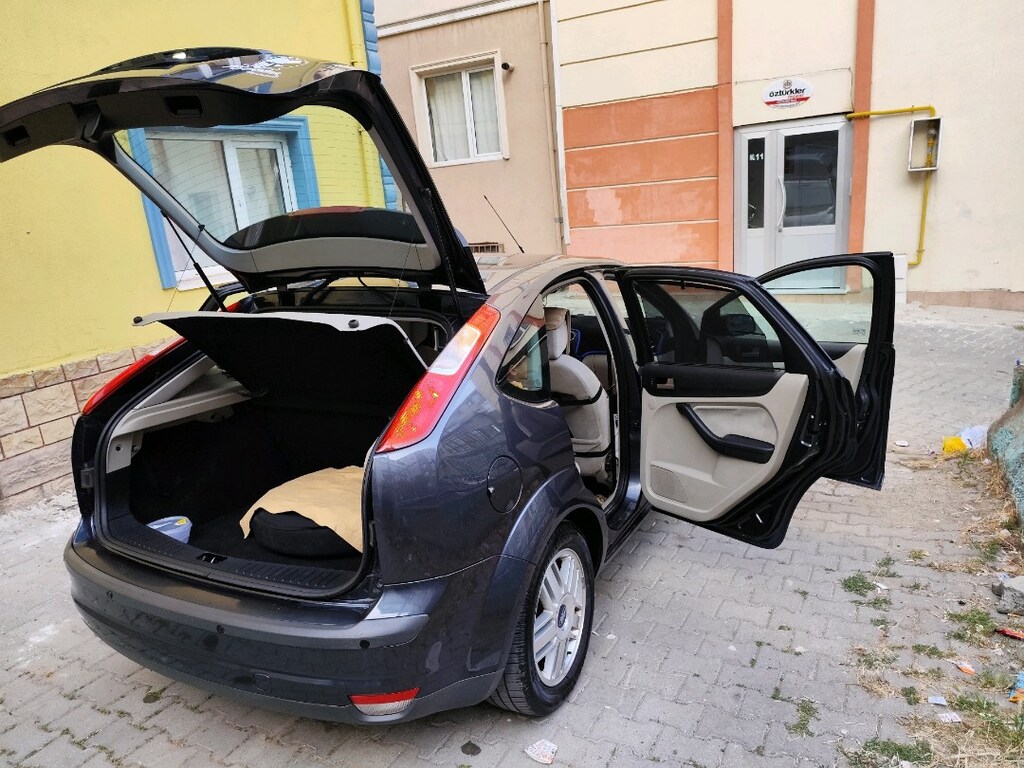 Ford Focus Ghia 1.6 2007 Model - 8