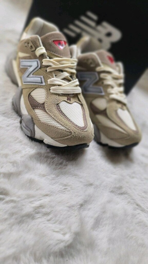 NEW BALANCE 9060 - 4