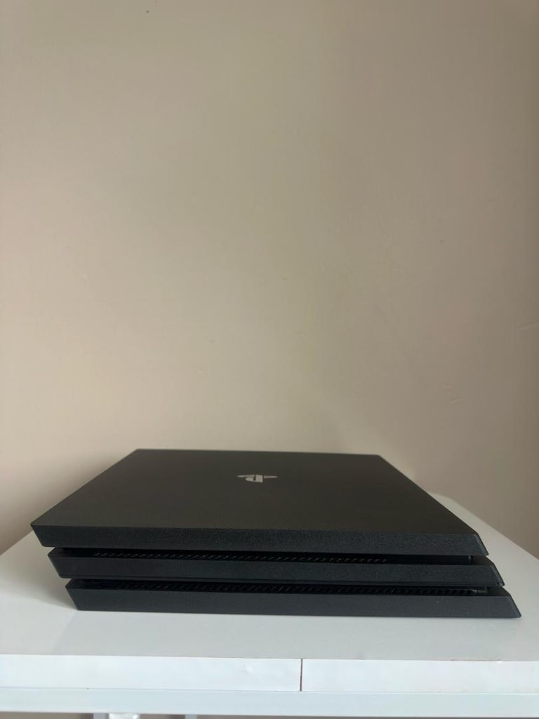 Playstation 4 pro - 2
