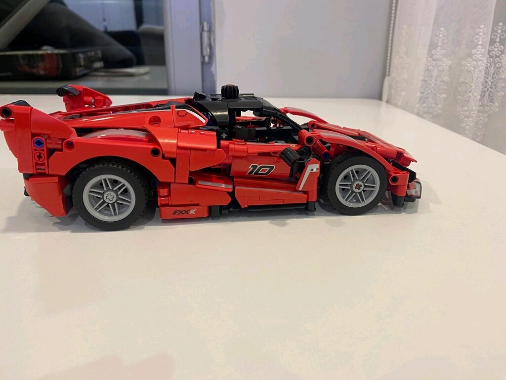 FERARRİ FXX K LEGO TECHNIC - 13