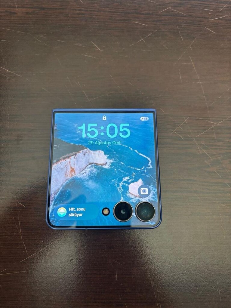 Samsung Galaxy Z Flip7 - 2