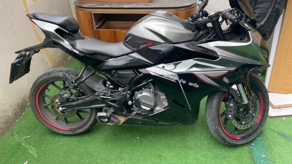CFMOTO 250SR - 11