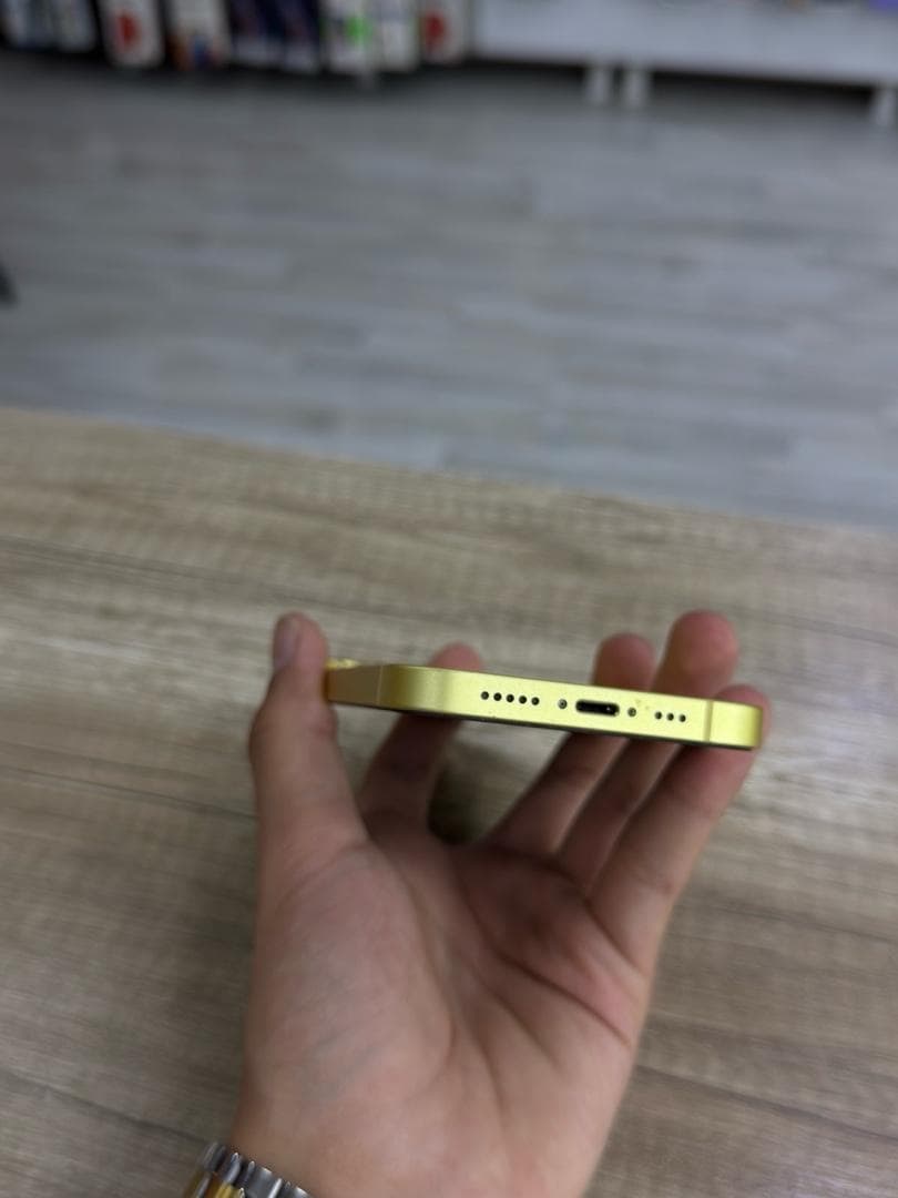 SARI GÜNEŞ IŞIĞINDAN FARKSIZ IPHONE 14 - 7