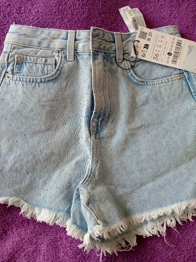 stradivarius micro taşlı kot şort.36 beden