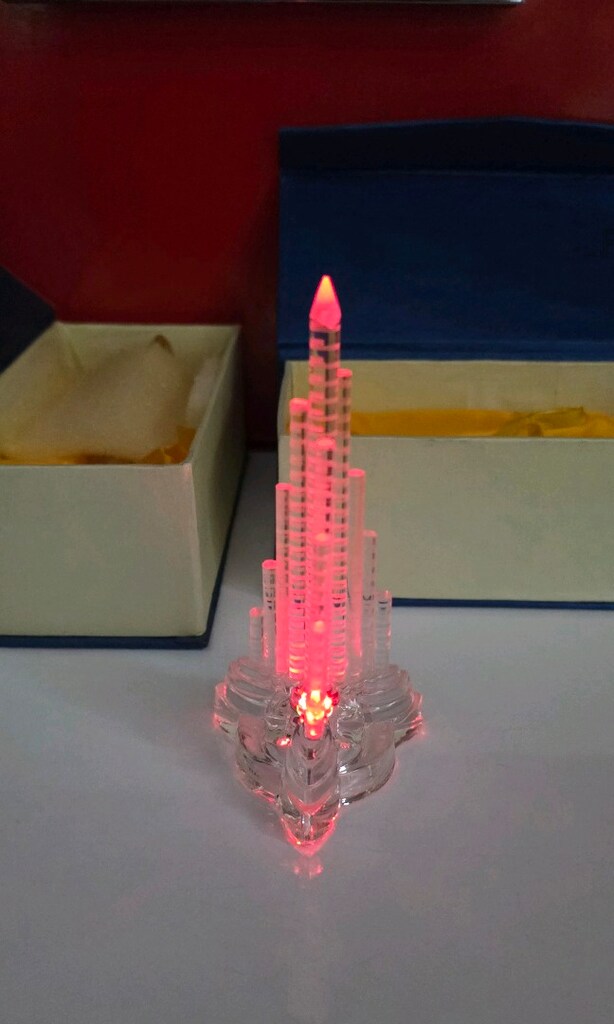 Kristal ışıklı Burç Halife Burj Khalifa. Sıfır kutusunda. Adet fiyatı - 5