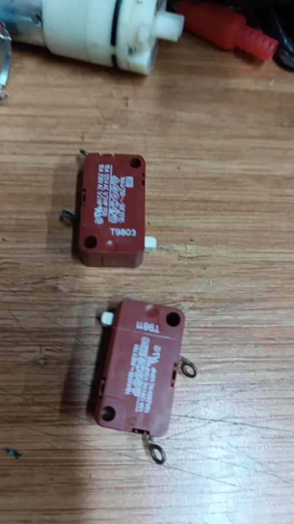 Lmit Anahtarı .1A250V 125-250VAC 5E4 40T150 (Renk : D41X A) - 5