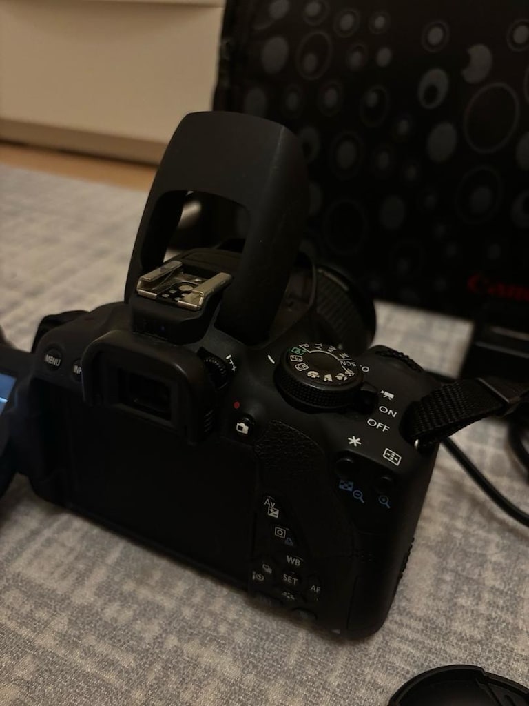 Temiz Kullanılmış Canon EOS 700D + 18-55mm Lens + Taşıma Çantası - 4