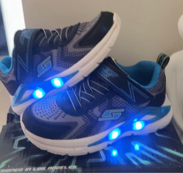 25 numara skechers ışıklı ayakkabı 3 yaş