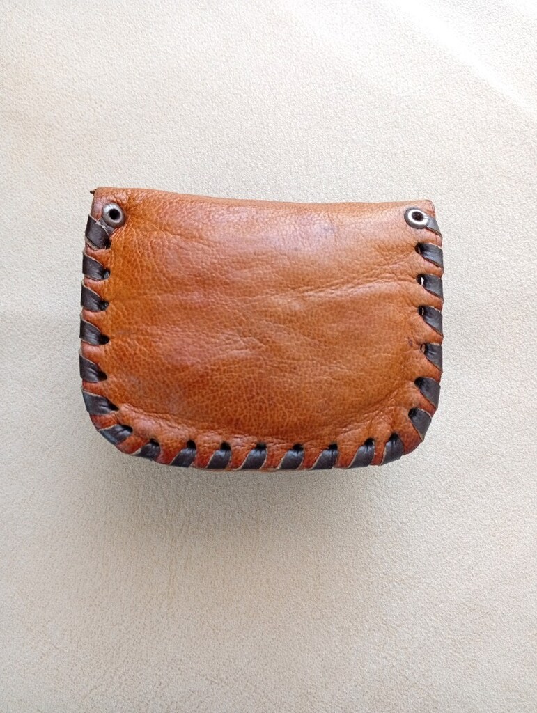 Çeşme yazılı, taba rengi, hakiki deri küçük el çantası. Vintage güderi - 9