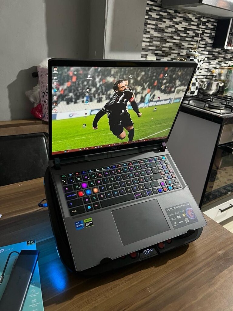 MSI RTX4080 gp-68hx Laptop - 11