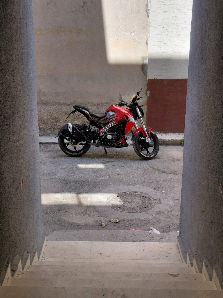 Benelli 125S 8500km 2024 model ekstralı - 6