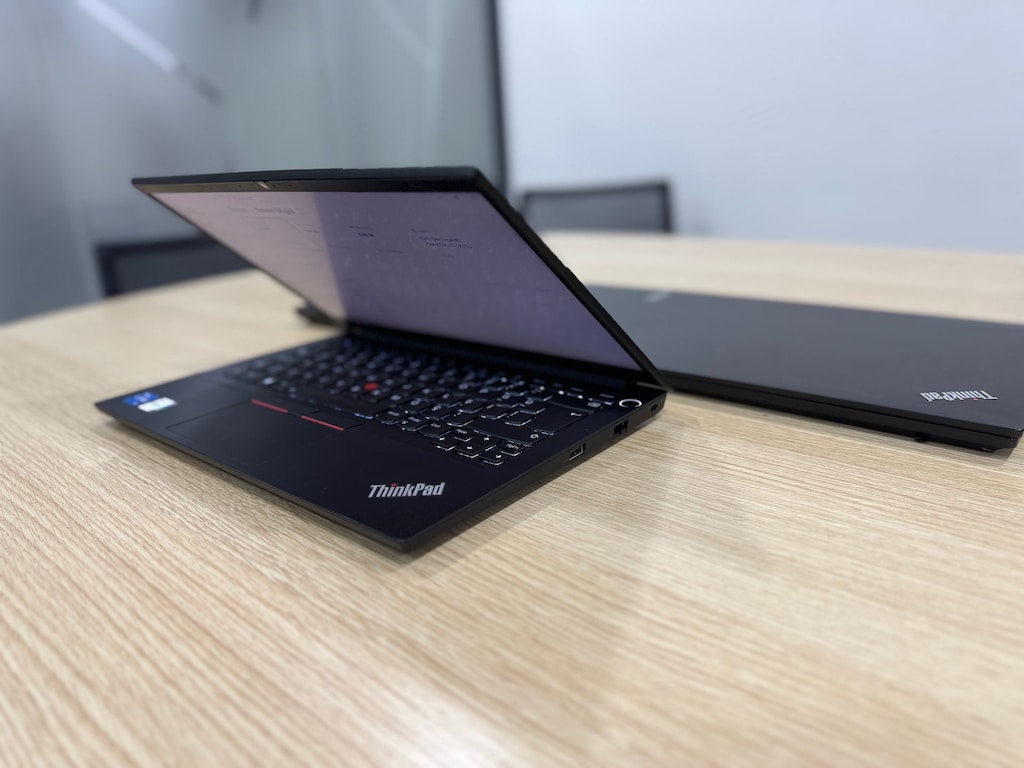 Lenovo ThinkPad E14 Gen 4 i5 12.Nesil 8GB RAM 512GB SSD 14" - 5