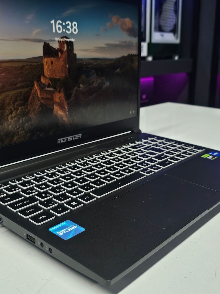Monster - i7 10750H- RTX 2060 6GB-16GB RAM - 500GB M2 SSD - 9