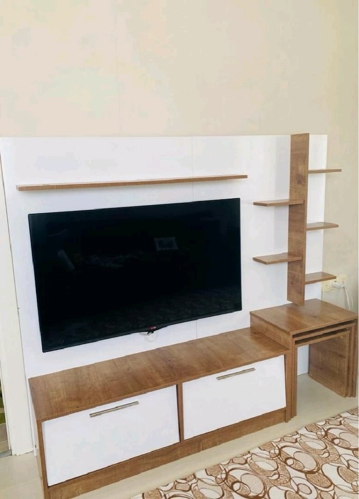 Duvar Tipi Dolaplı Sehpalı TV Unitesi