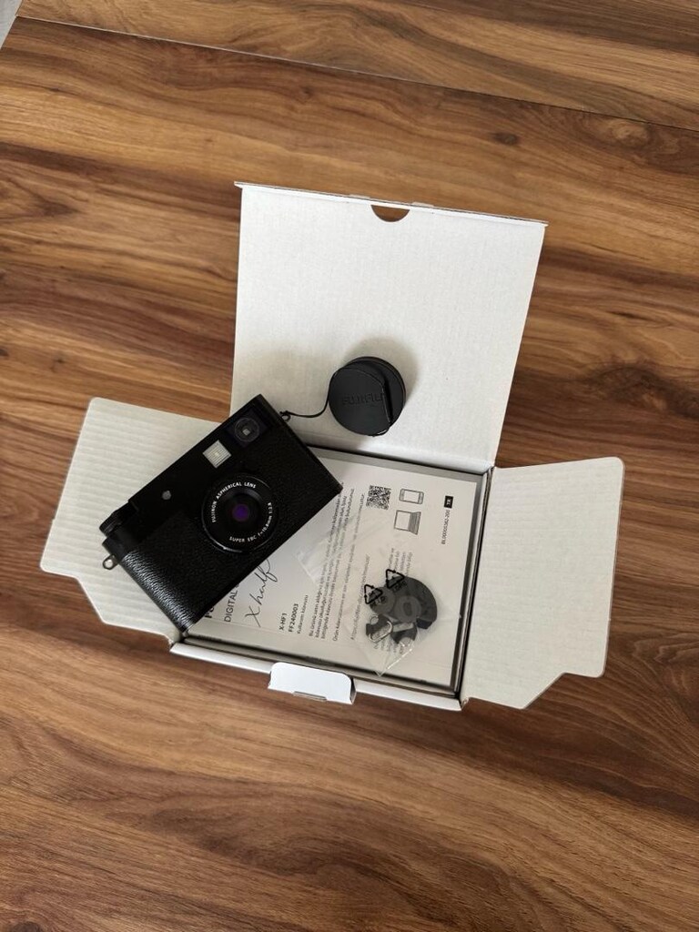 Fujifilm X-Half - 2
