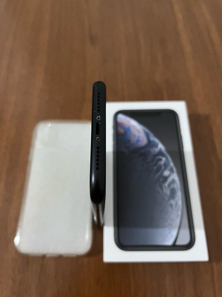 Apple iPhone XR 64 GB - 6