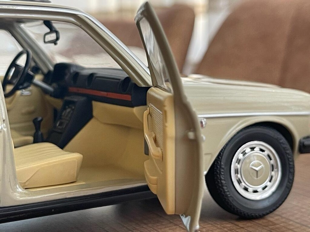 1.18 Revell Mercedes W123 Göründügü gibi Uygun Fiyata - 9