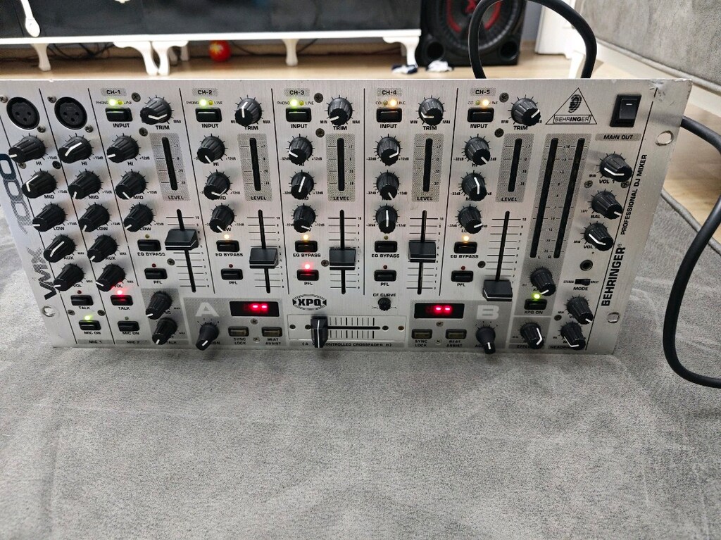 Behringer VMX1000 Professional DJ Mixer – 7 Kanal Profesyonel Mikser - 8