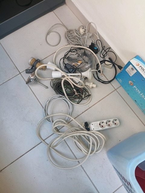 çeşitli elektrik tesisat malzemeleri - 4
