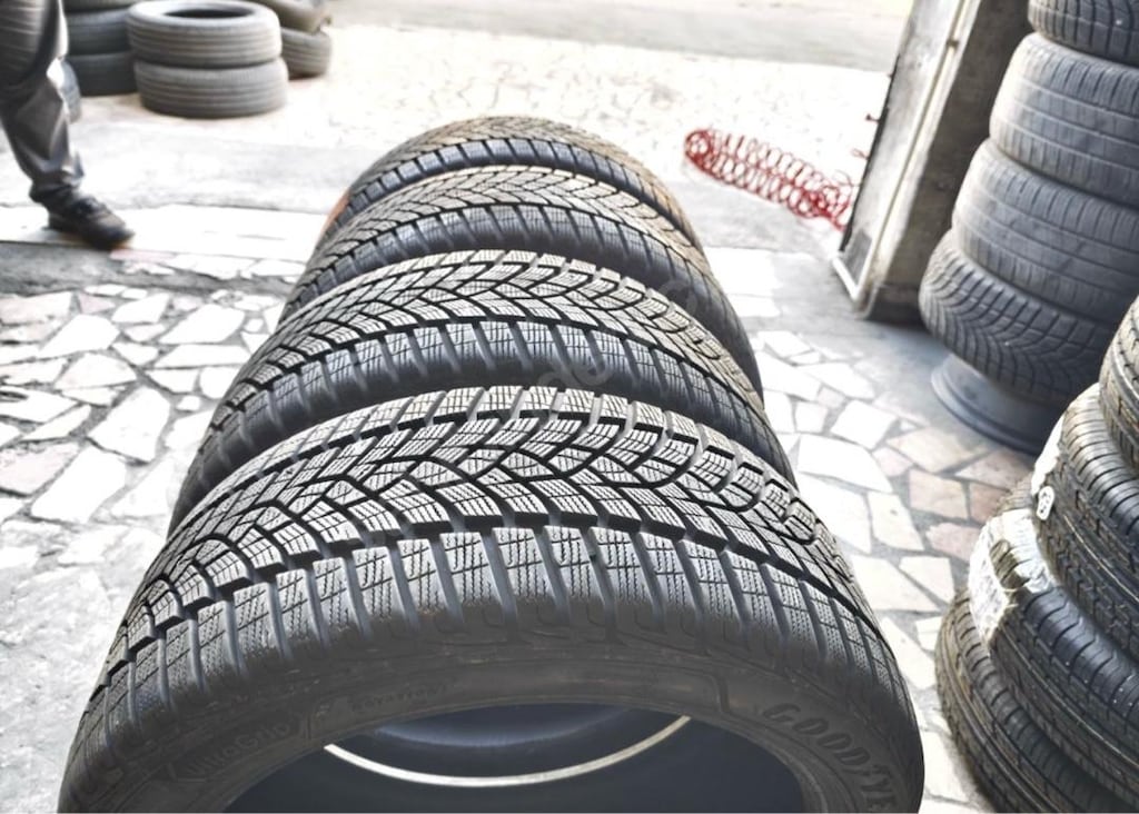 235/45/18 Goodyear kış - 5