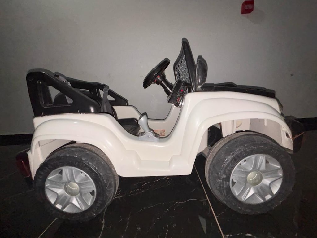 12V çocuk akülü arabası - 2