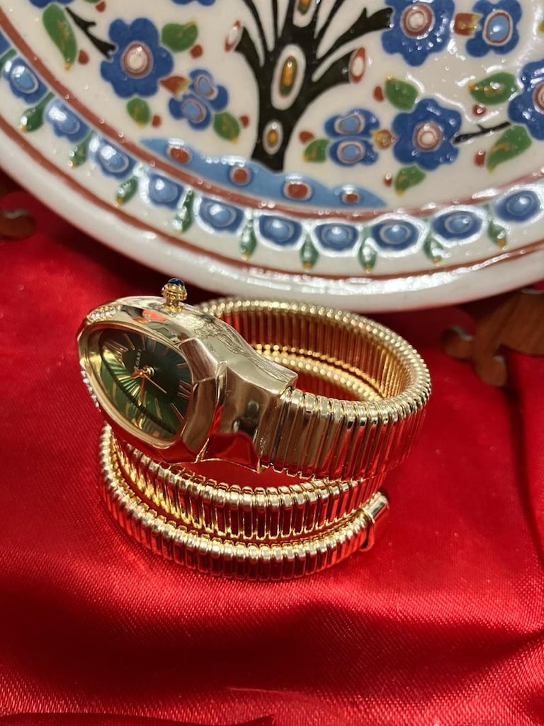 Bvlgari Yeşil Kadranlı Altın Tonlu yılan kordon kadın saat - 4