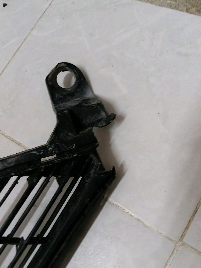 Peugeot 301 tampon orta ızgara - 2