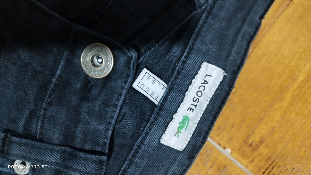 #Lacoste Jeans  pantolon..Solgunluk var ve lekeli..Eni çekilince 43 - 4