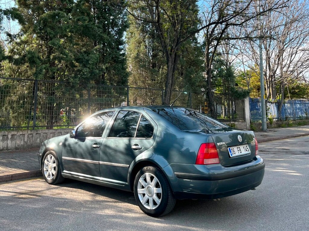 VOLKSWAGEN BORA 1.6 - 5