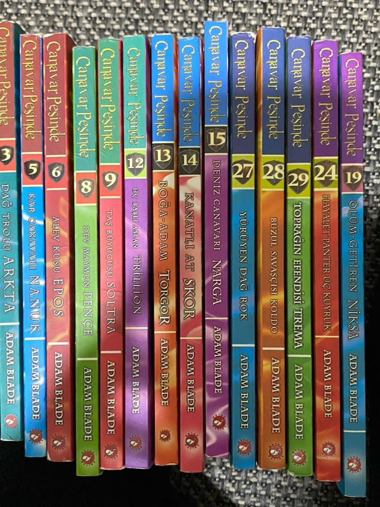 Canavar Peşinde (Adam Blade) 14 Kitap Set — Temiz