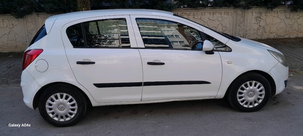 Beyaz Opel Corsa - 3