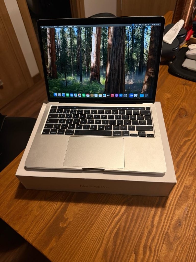 2020 MACBOOK PRO ÇOK İYİ DURUMDA - 2
