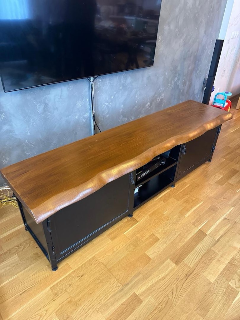 Masif Ahşap Üst Tabla Metal TV Ünitesi – Özel Yapım Çok Sağlam