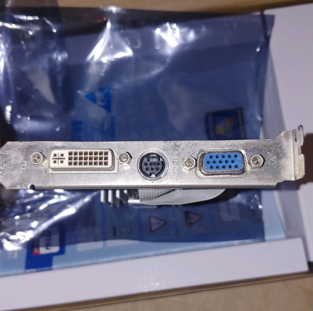 AMD ATI Radeon 9200SE 128MB DDR DVI-I + TVO - 3