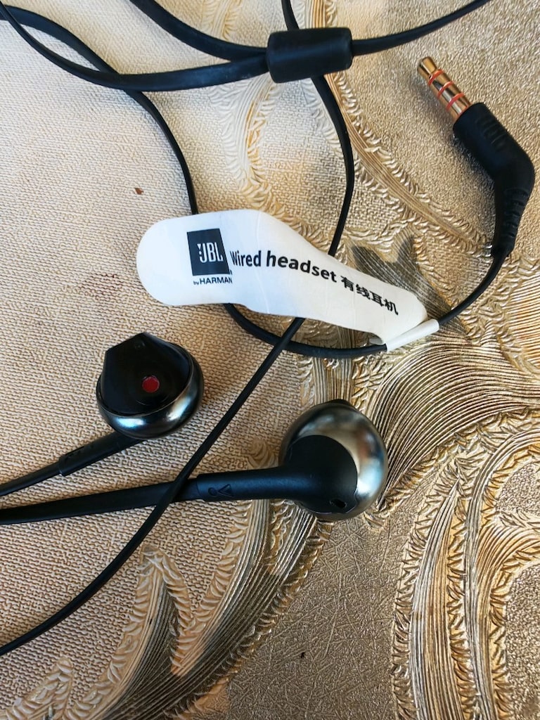 JBL t205 mikrofonlu kulaklı sağlam bir sorunu yok - 3