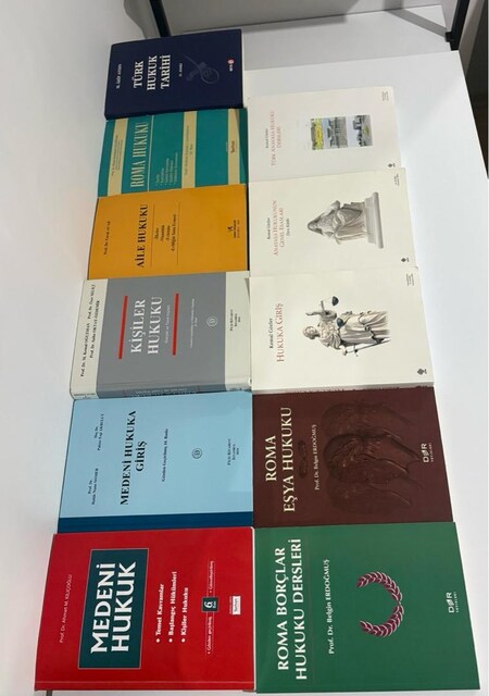 Hukuk Fakültesi 1. Sınıf Kitapları